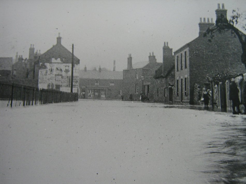 Floods in Station Road, Quorn c1900
