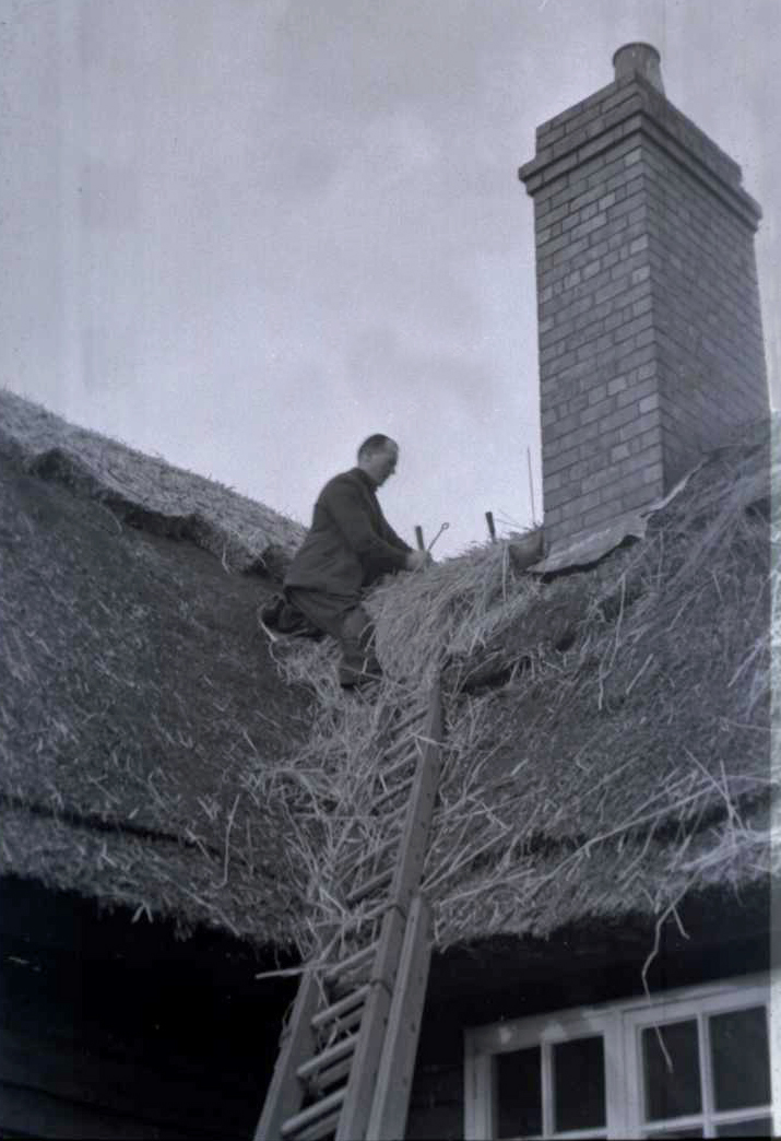 Quorn Mills Bowls Club - Re-thatching in progress, 1961