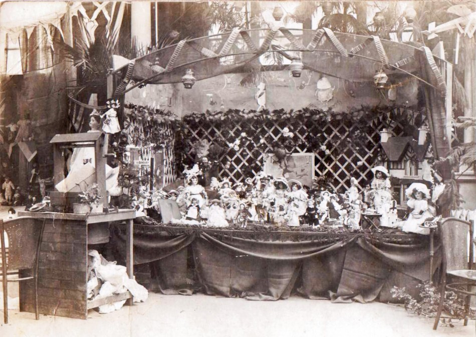 Dolls sale in aid of WW1