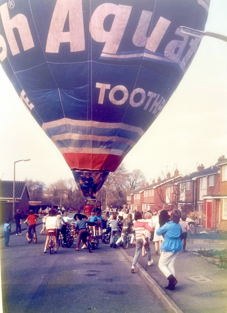 Hot air balloon lands in Warwick Avenue, Quorn, 1986